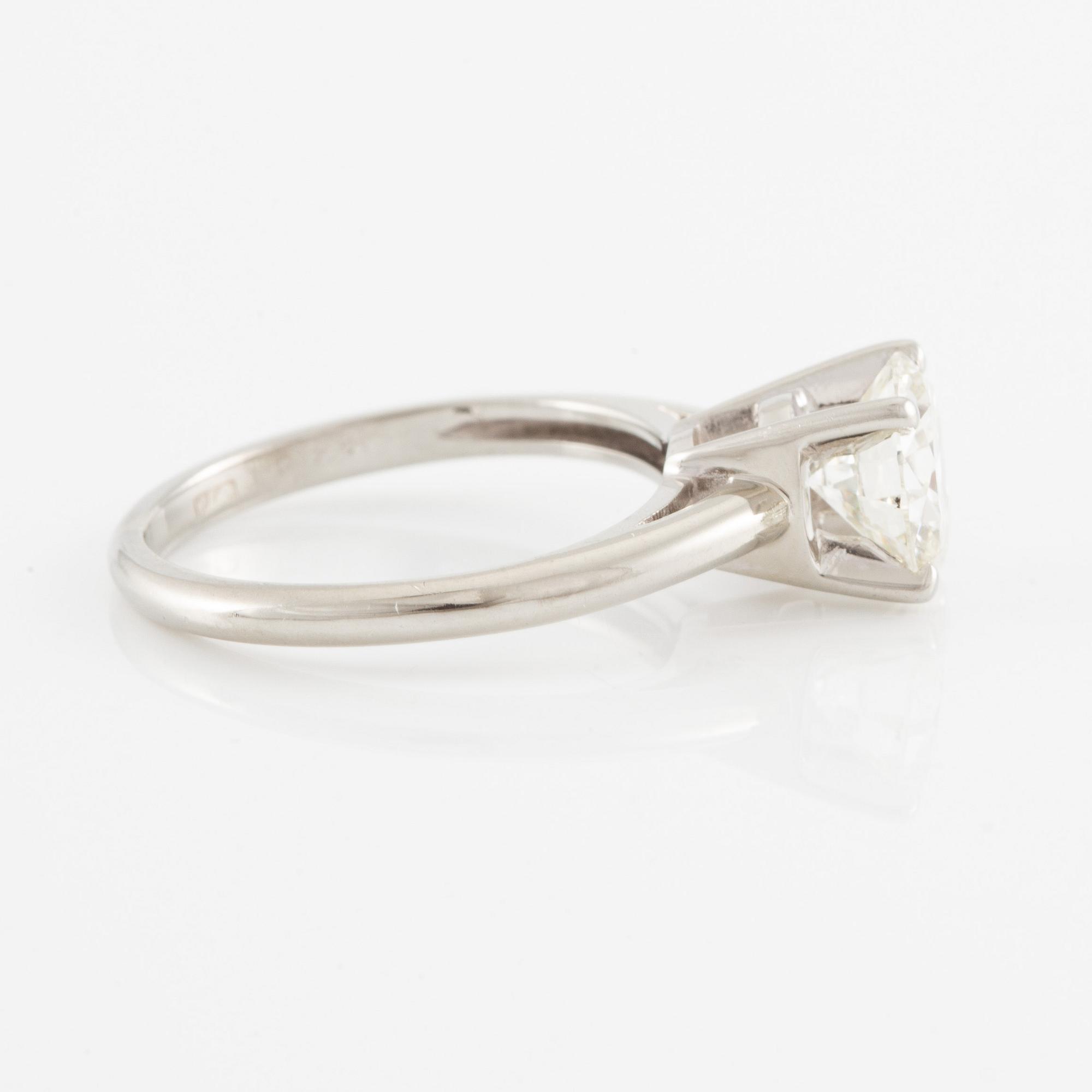Ring, solitaire ring, 18K white gold with a brilliant-cut diamond approximately 1 ct.