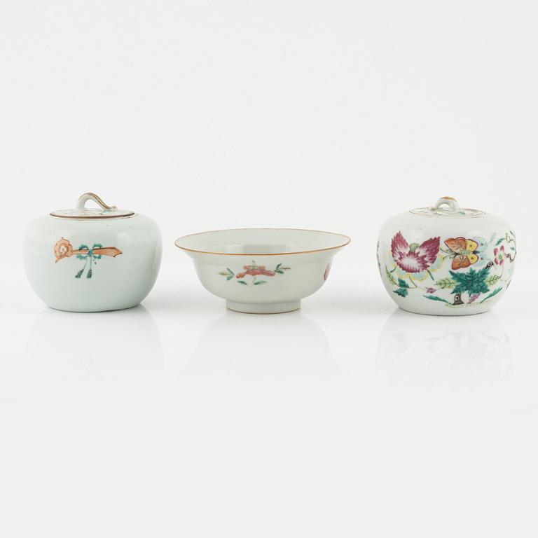 A set of four famille rose boxes with covers and a bowl, late Qing dynasty.