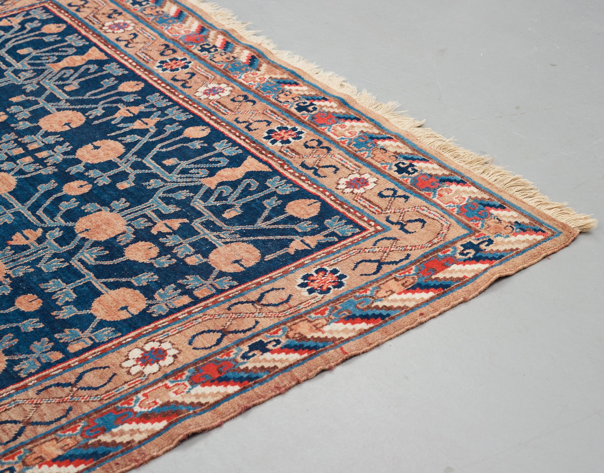 Matto, a semi-antique Khotan, Xinjiang, China, ca 287-290,5 x 154-156 cm.