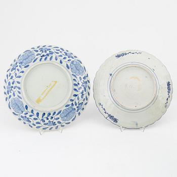 Seven pieces of Japanese Imari porcelain, around 1900 and early 20th century.