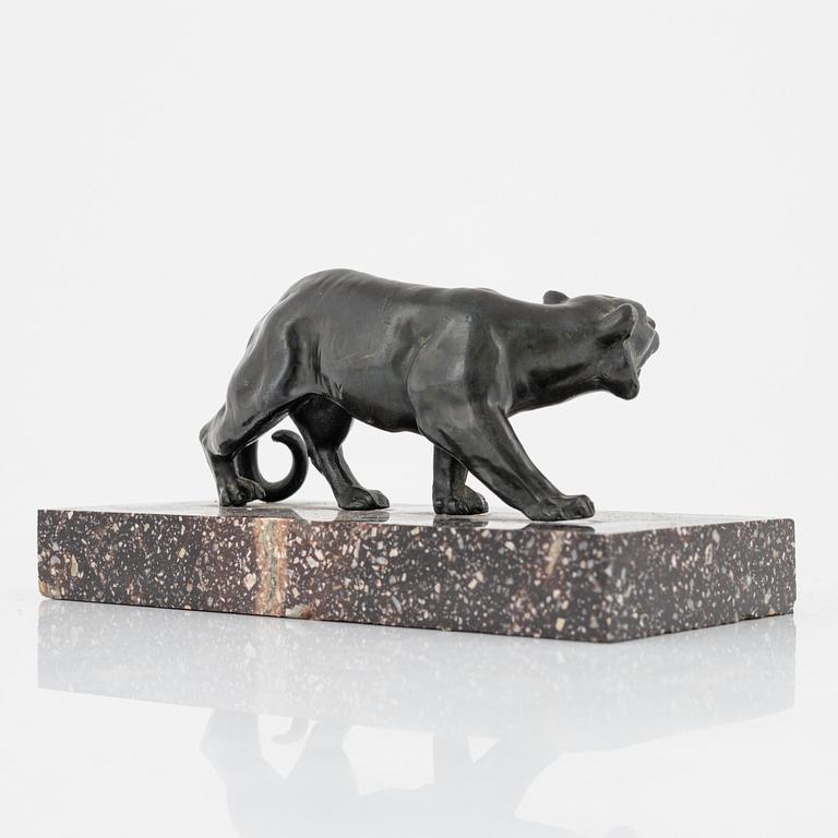 A porphyry paperweight with a bronze lion, 20th Century.