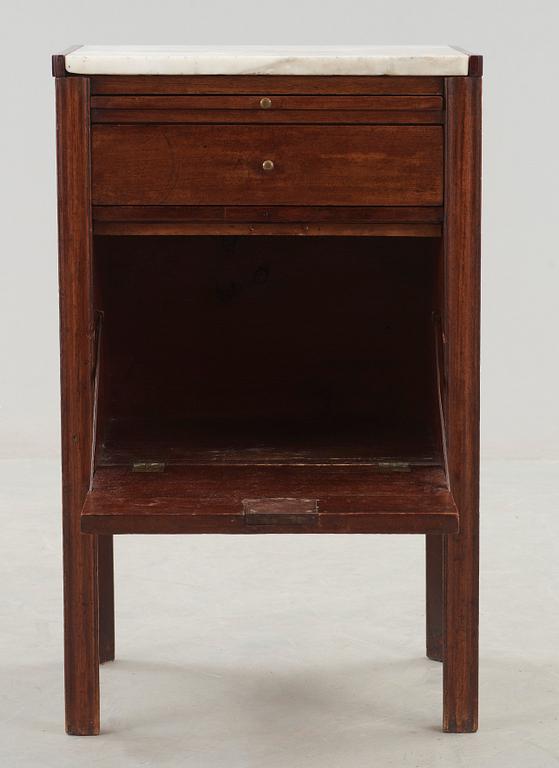 POTTSKÅP. Sengustavianskt stockholmsarbete, 1700-talets slut.