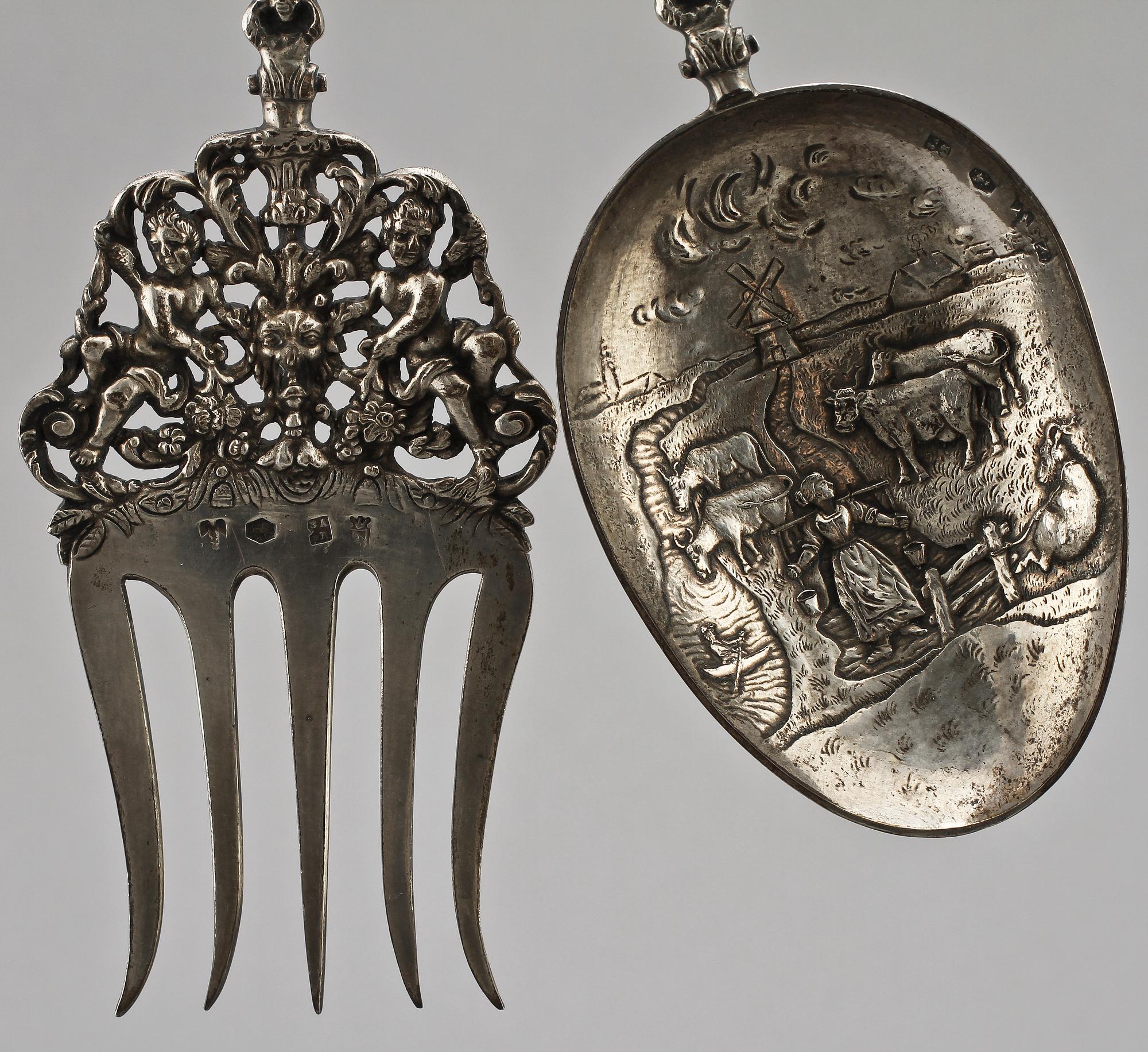 SERVERINGSBESTICK, 2 st, silver, 1800/1900-tal, Holland. Vikt 445 g.