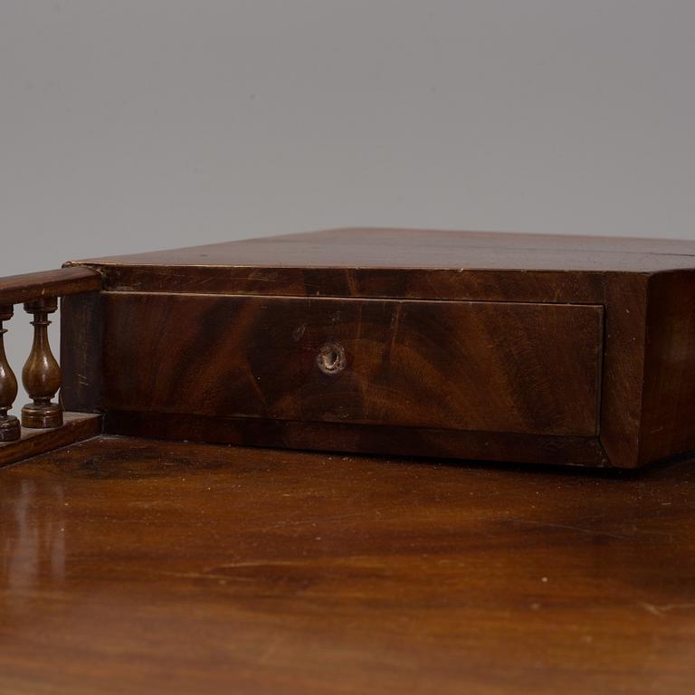 A  mahogany empire dressing 19th century table with mirror.