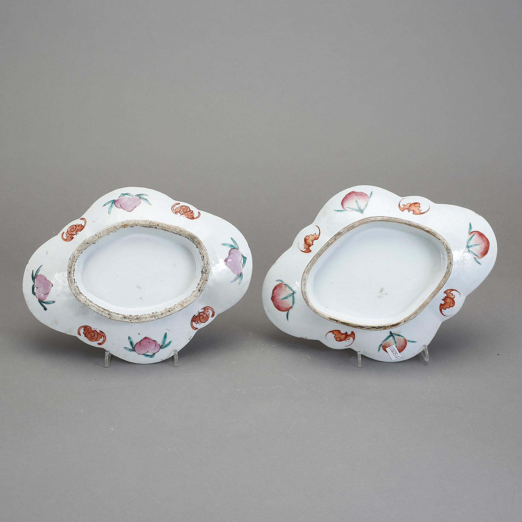 FAT, ett par snarlika, porslin, Kina, 1800-talets slut.