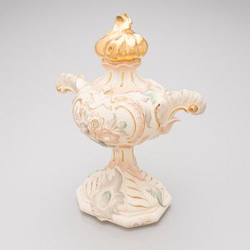 DEKORELEMENT TILL KAKELUGN, keramik, Rörstrand, 1800-talets slut.