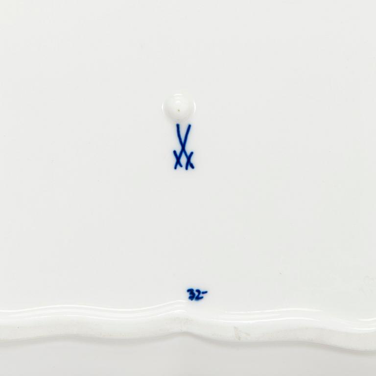 Meissen, A 50-piece 'Zwiebelmuster' porcelain service. Meissen, Germany.