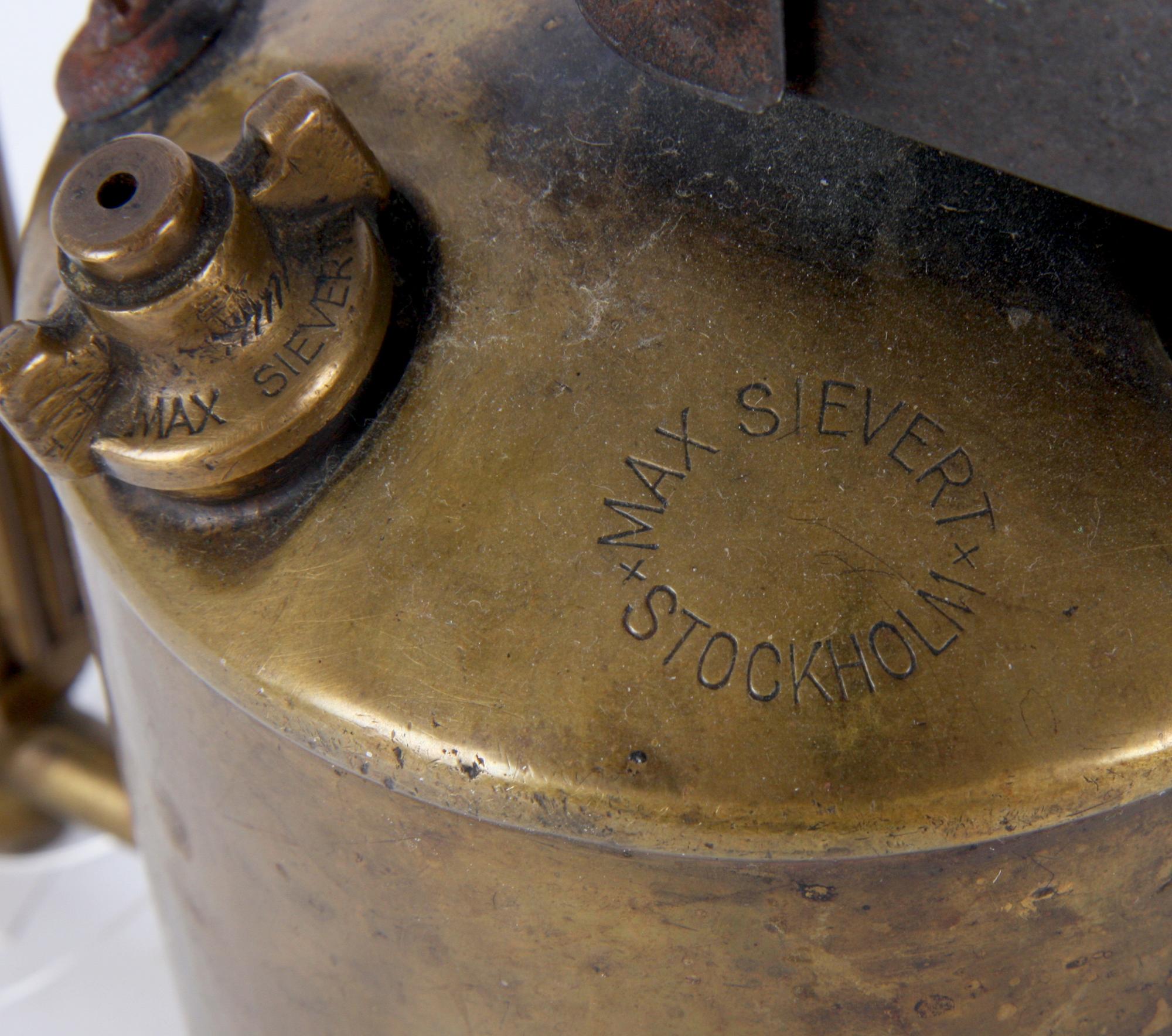 BLÅSLAMPA, Max Sievert, Stockholm.