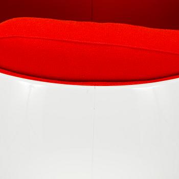 Eero Aarnio, pallotuoli, "Pallotuoli", Adelta 2000-luvun alku.