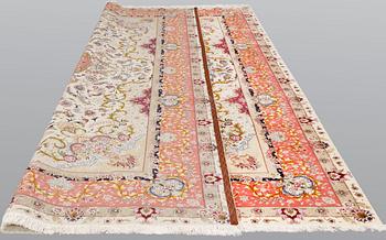 A part silk Tabriz carpet, so called 50 Radj, approx. 343 x 250 cm.