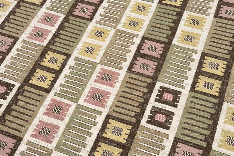 Märta Måås-Fjetterström, matta, "Nyponblomman", rölakan, ca 327 x 197 cm, signerad AB MMF.