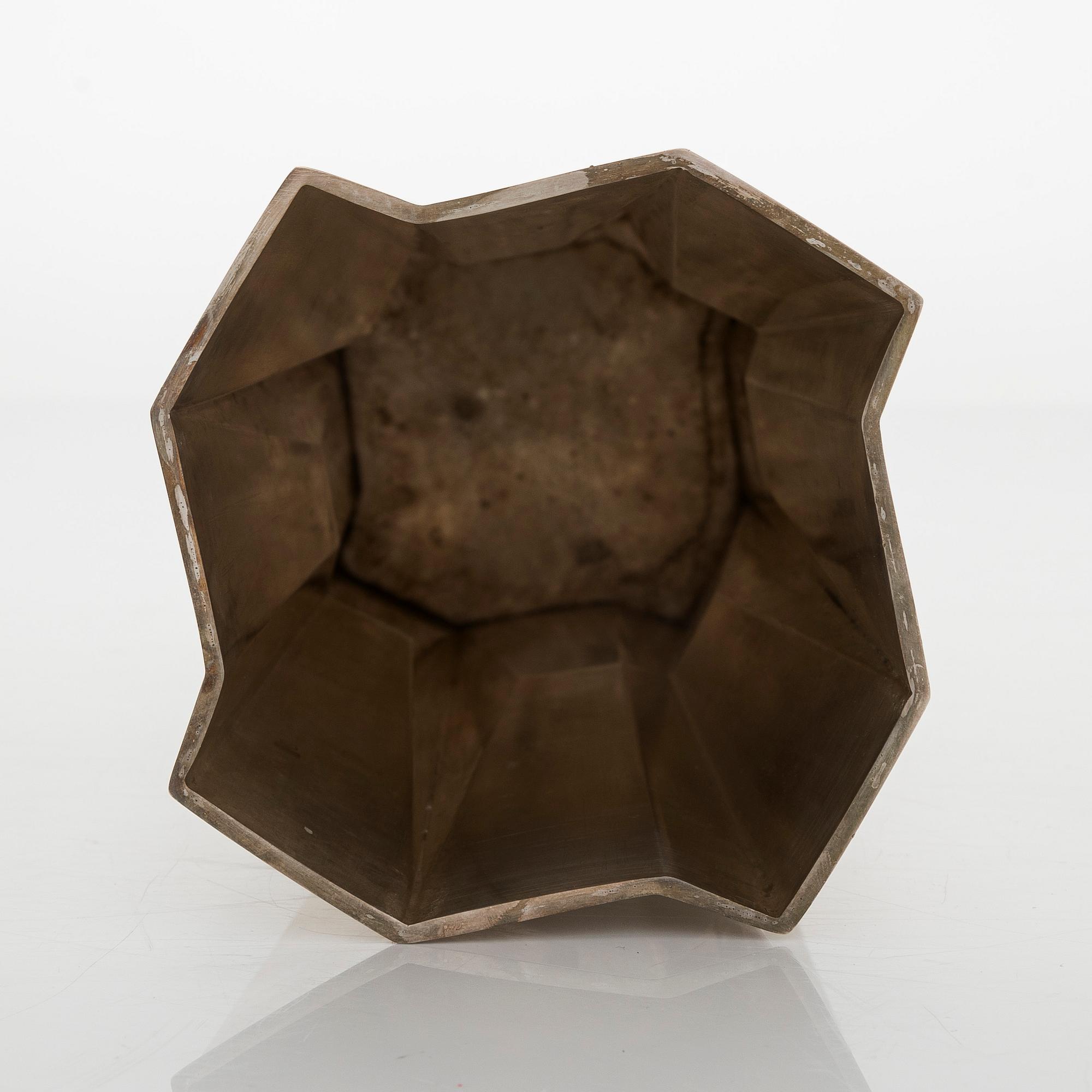 Tapio Wirkkala, maljakko, hopea TW 226, Kultakeskus, Hämeelinna  1966.