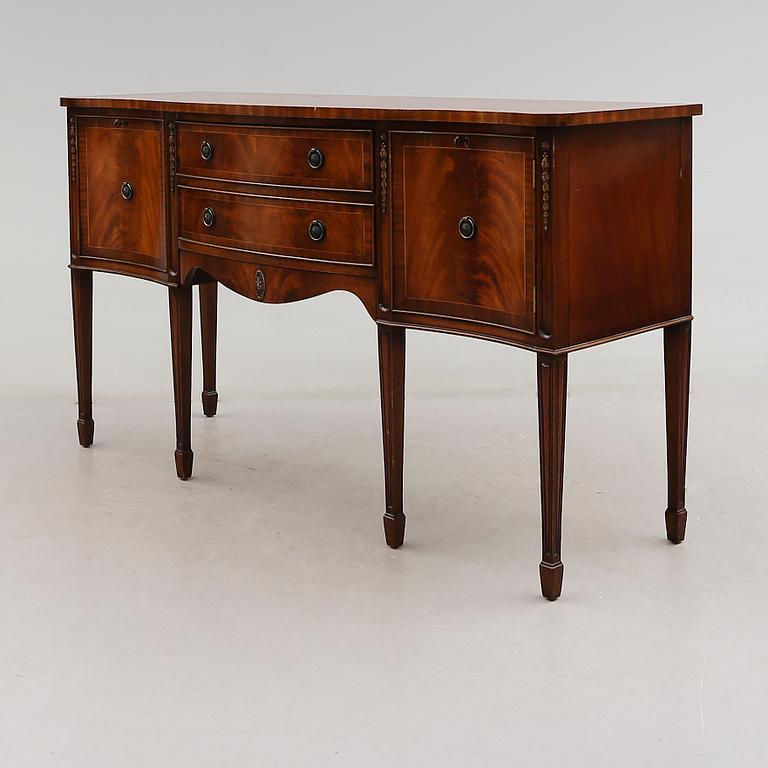 SIDEBOARD, England, 1900-talets andra hälft.