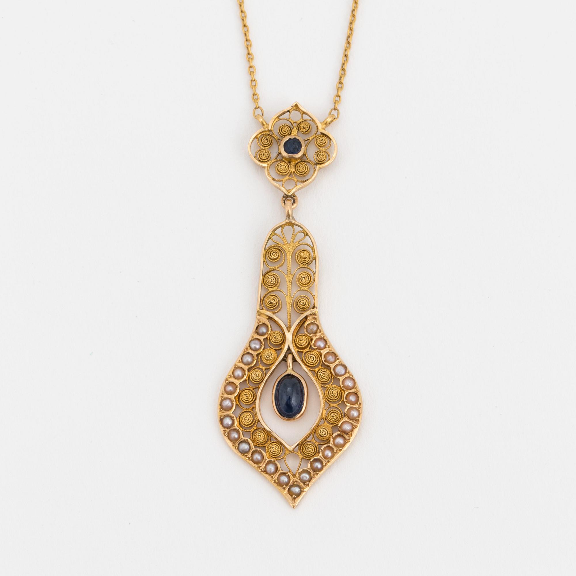 COLLIER, filigranarbete med orientaliska seedpärlor och safirer.