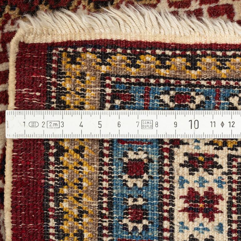 A carpet, semi-antique/old Ardebil, ca 262 x 168 cm.