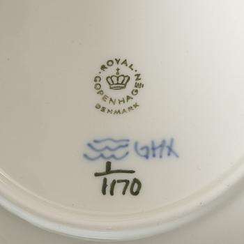 Royal Copenhagen, tallrikar, 32 st, "Musselmalet Helblonde", Danmark.