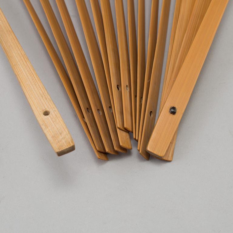 A fan leaf painting by Chen Donghu, signed and dated 1942.