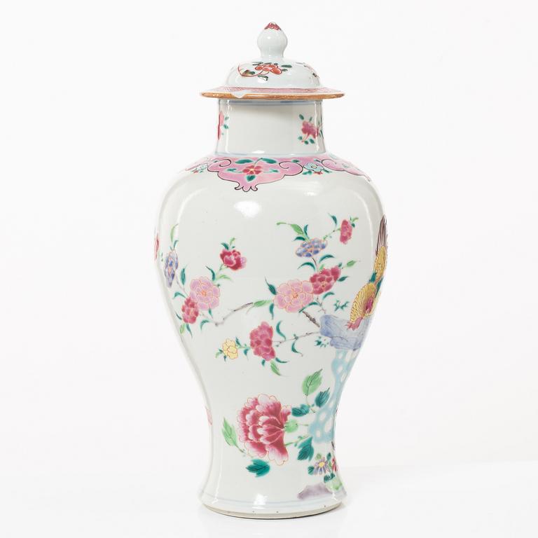 Vas med lock, porslin. Qingdynastin.