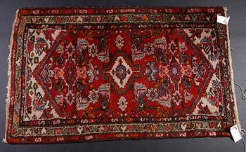 MATTA, orientalisk. Ca 125 x 76.