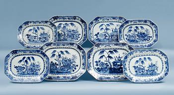 1536. A set of eight blue and white serving dishes, Qing dynasty, Qianlong (1736-95). (8).