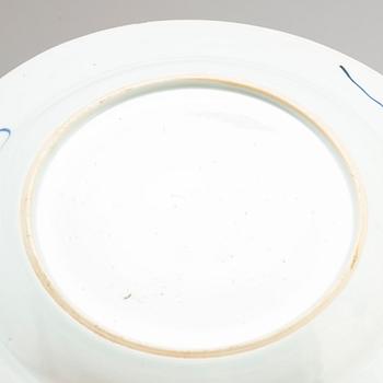 TALLRIKAR, fyra (2+1+1) stycken samt FAT, kompaniporslin. Qingdynastin, Qianlong (1736-95).