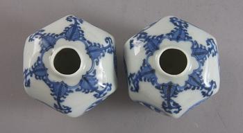 BOJANER, ett par, porslin, Kina.