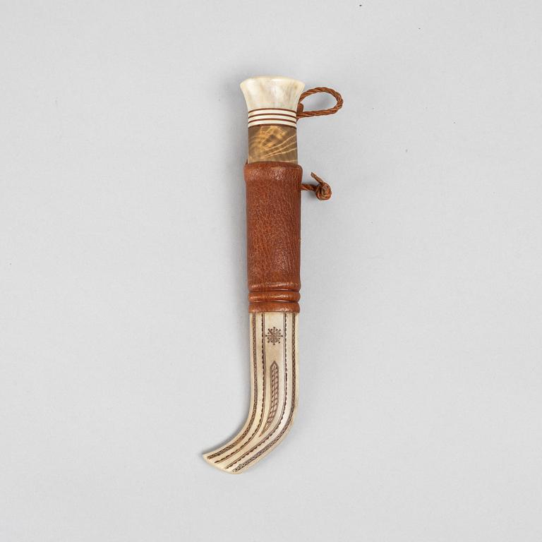 Roger Saiton, a reindeer horn knife, Kaitum, signed and dated 1990.