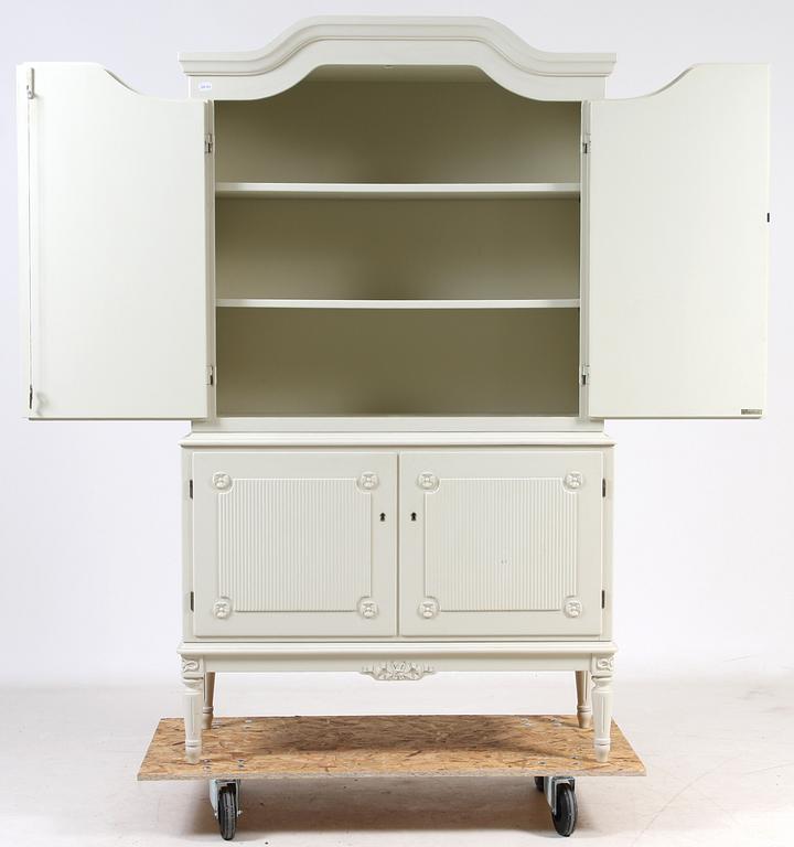 SALSSKÅP, gustaviansk stil, 1900-tal.