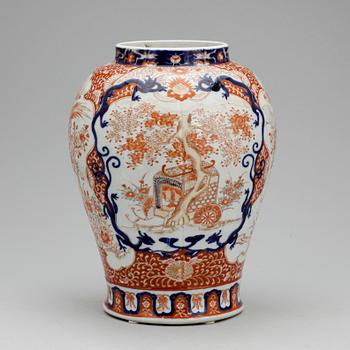 URNA, porslin, Japan, omkring 1900.