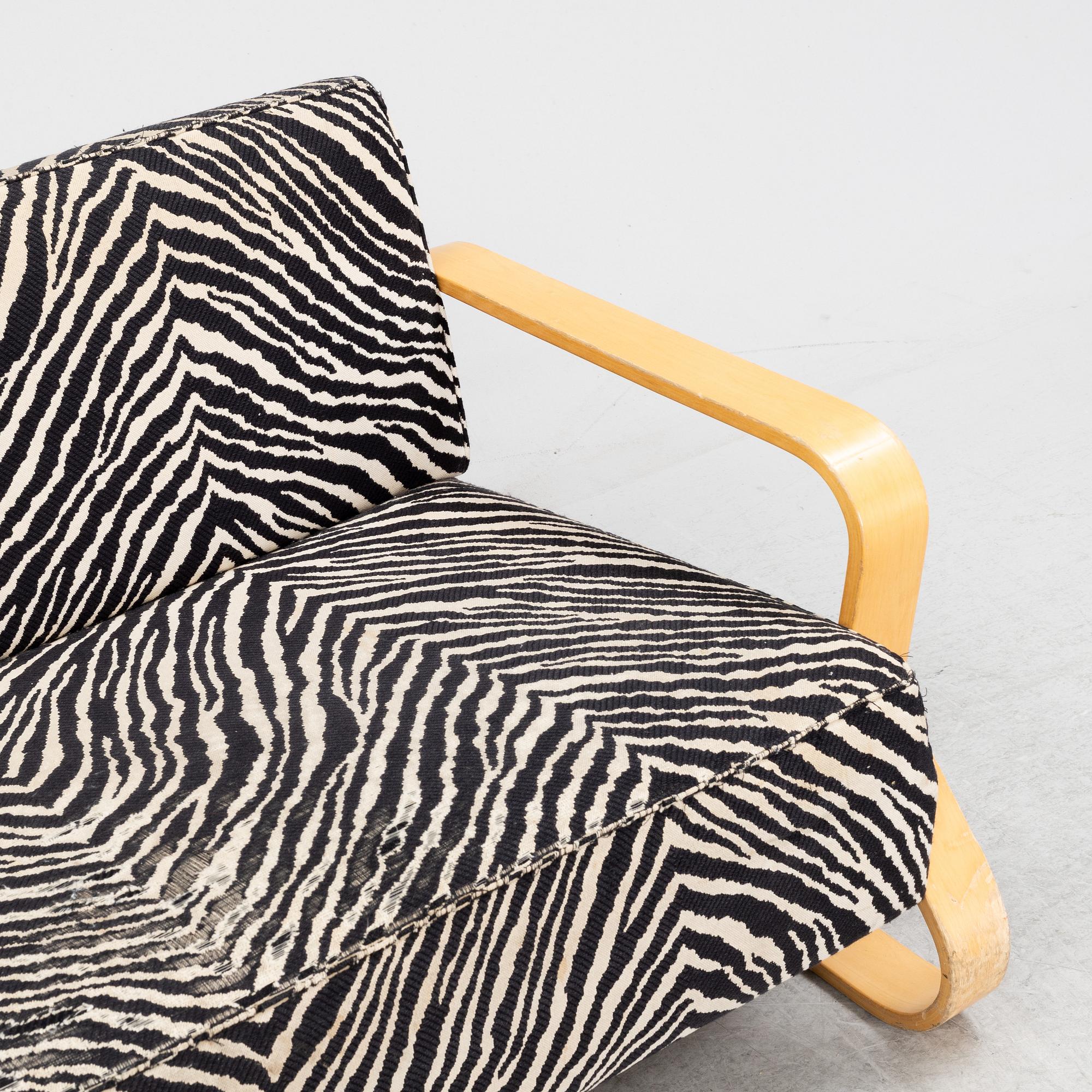 Alvar Aalto, a late 20th century '544' sofa for Artek.