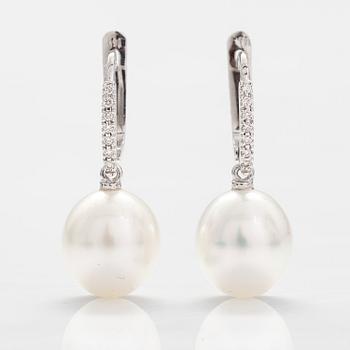 ÖRHÄNGEN, 14K vitguld, söderhavspärlor, diamanter ca 0.11 ct tot. Med certifikat.