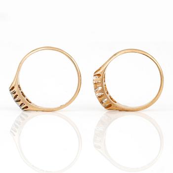 RINGAR, 2 st, med briljantslipade diamanter samt syntetiska vita spineller, G Dahlgren & Co, Malmö, 18K guld.