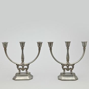 KANDELABRAR, ett par, tenn, Just Andersen, 1930-tal.