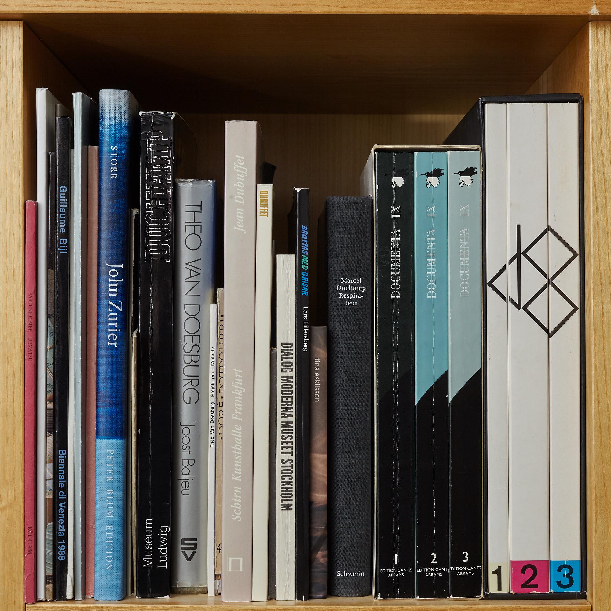 Björn Springfeldt's art library.