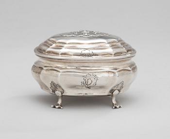154. SOCKERSKRIN, silver, av Gustaf Stafhell d ä. Stockholm 1755. Rokoko. 240g.