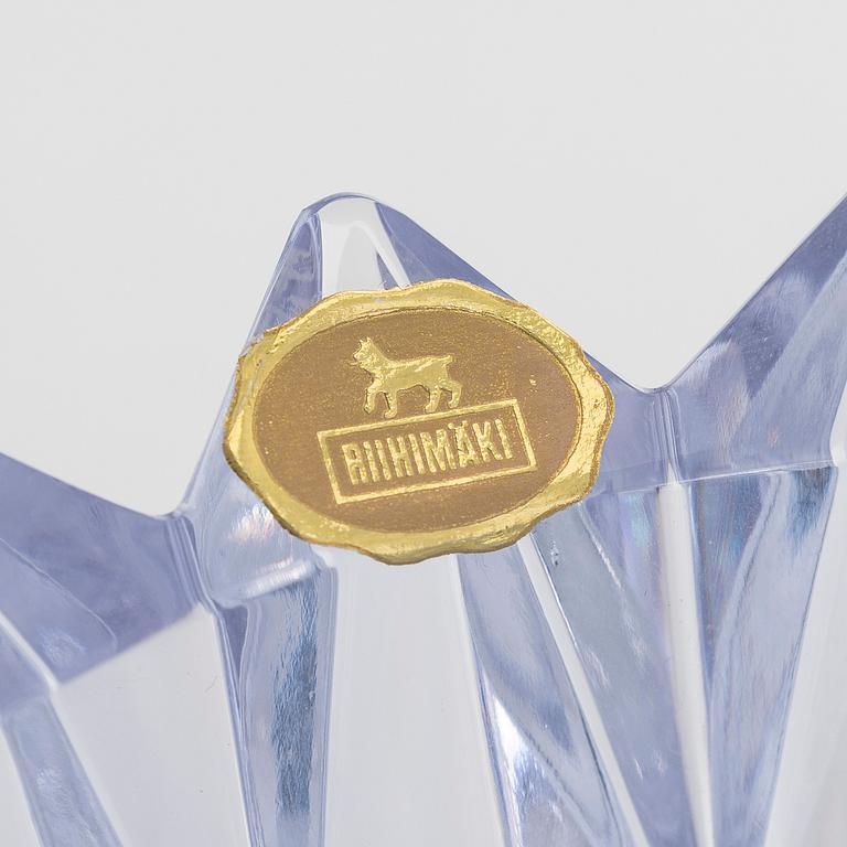 Aimo Okkolin, malja, "Lumpeenkukka", signeerattu Aimo Okkolin Riihimäen Lasi Oy.