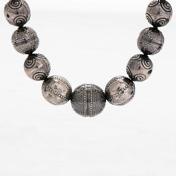 Kalevala Koru, Necklace and bracelet, “The Halikko Treasure”, silver. Helsinki 1970.