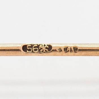 Broschnålar, tre stycken, 14-18K guld med safir, diamanter och pärla. Ryssland 1898-1908.