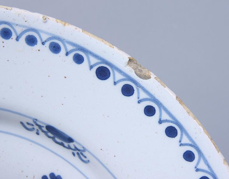 TALLRIKAR, 2 st, fajans, 1800-tal.