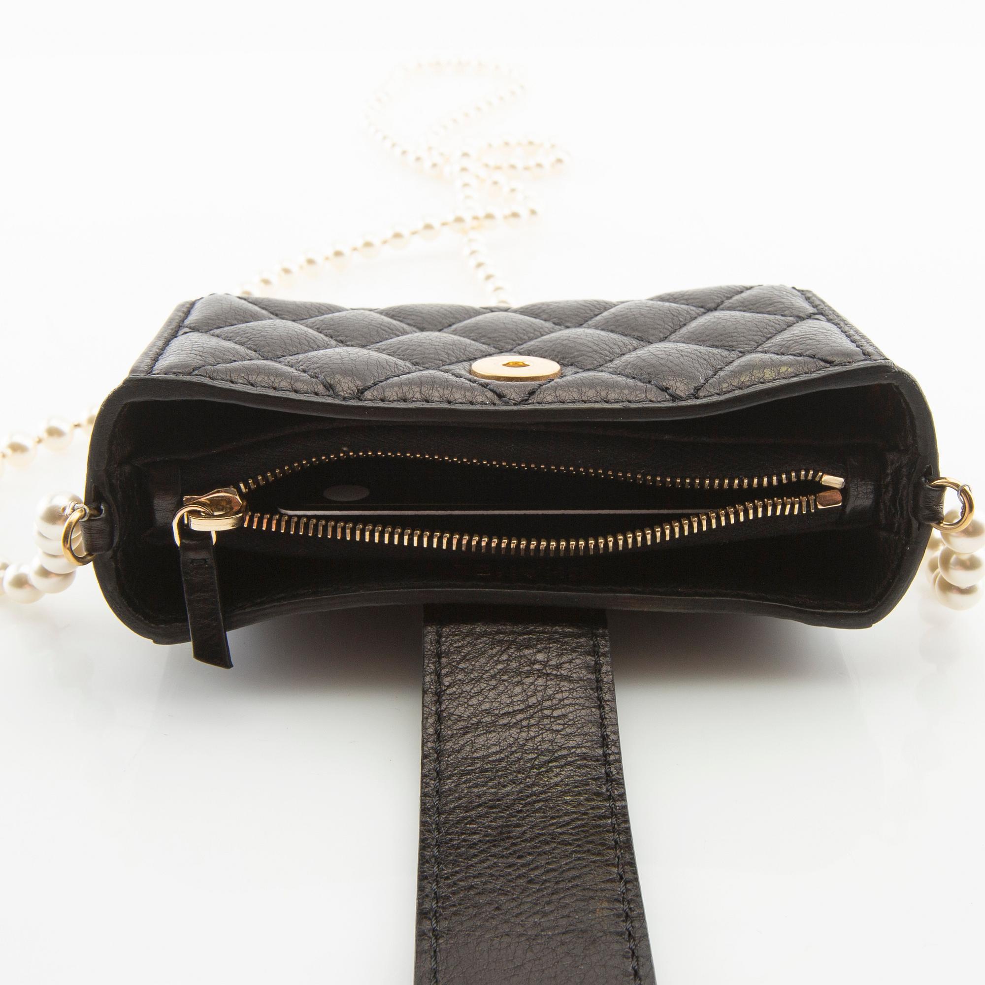 Chanel,.