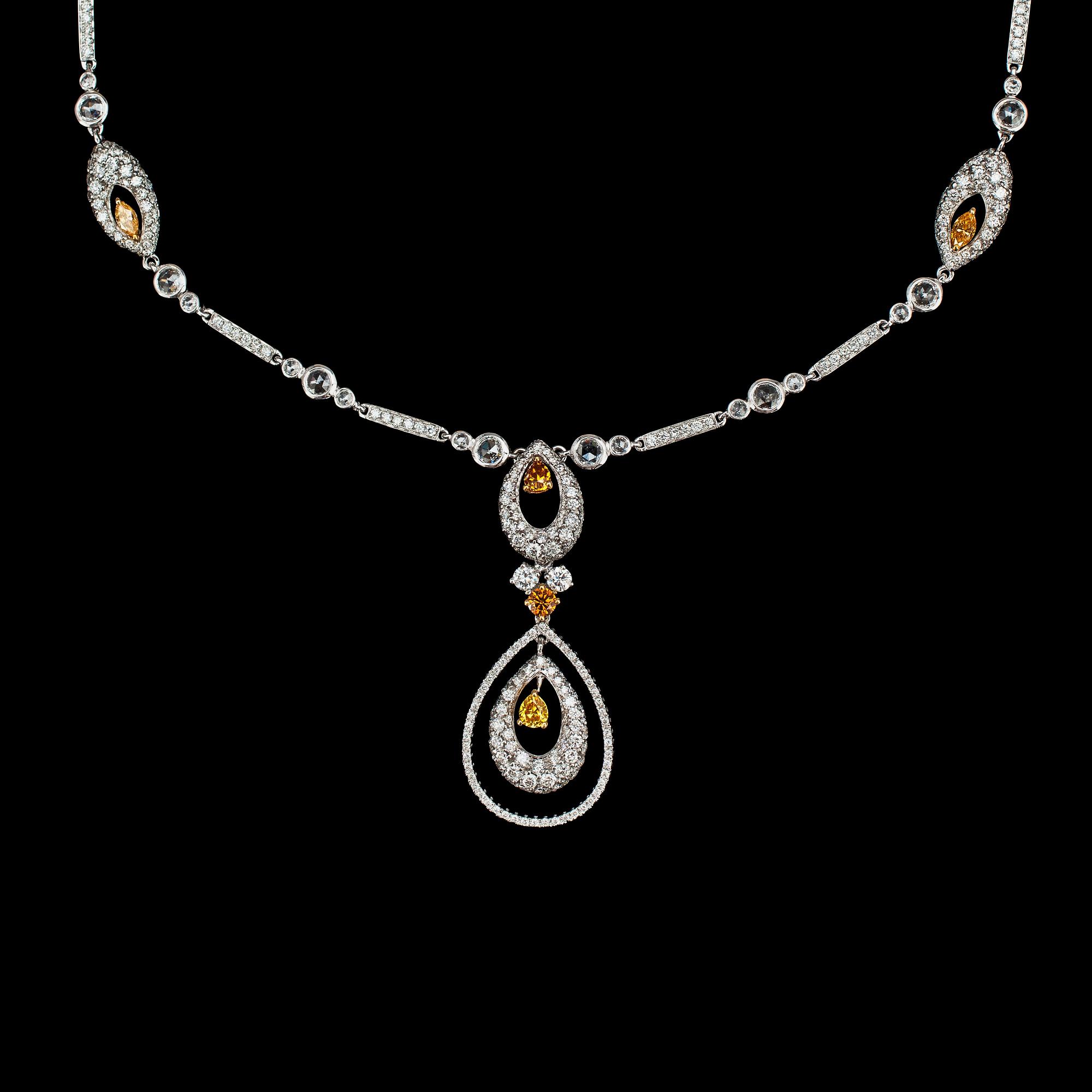 A brilliant cut diamond, and fancy coloured diamond pendant, tot. app. 5.50 cts.
