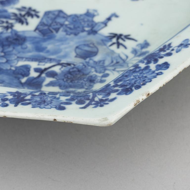 A blue and white dish, Qing dynasty, Qianlong (1736-95).