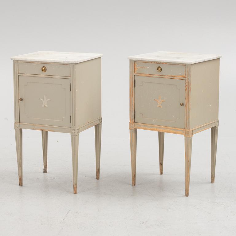 A pair of bedside tables, first half of the 20th Century.