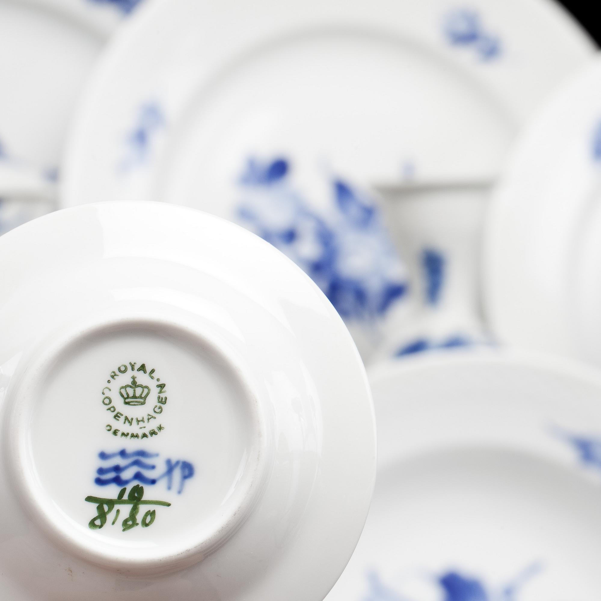 MATSERVIS, 67 delar, porslin, "Blå Blomst", Royal Copenhagen, Danmark, 1900-tal.