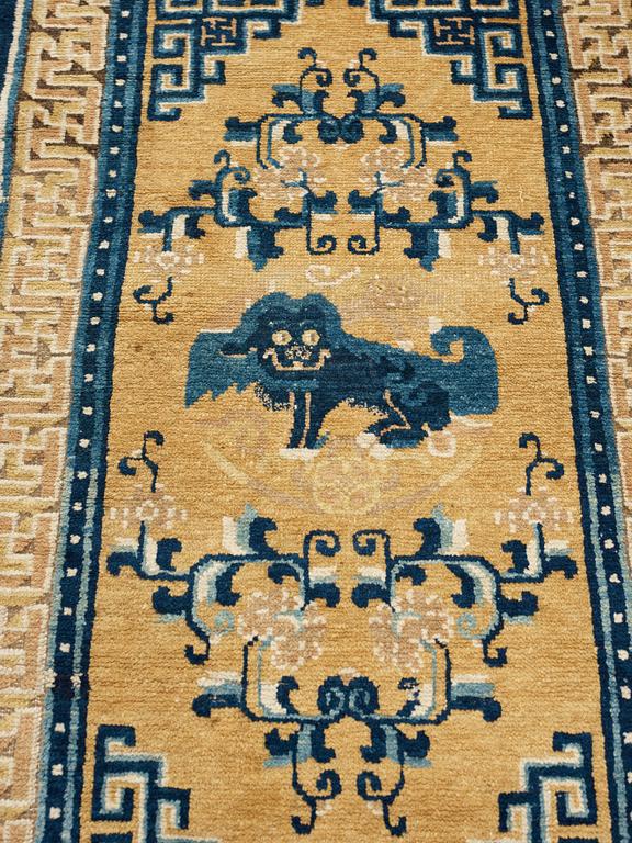 RUG. Antique Ningxia, China. 139 x 77,5 cm. Late Qing dynasty (1644–1911).