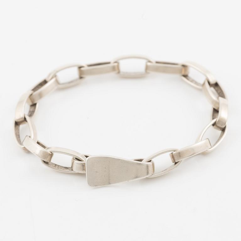 Sven-Erik Högberg samt Annette och Marie Högberg, ring, armband och collier.