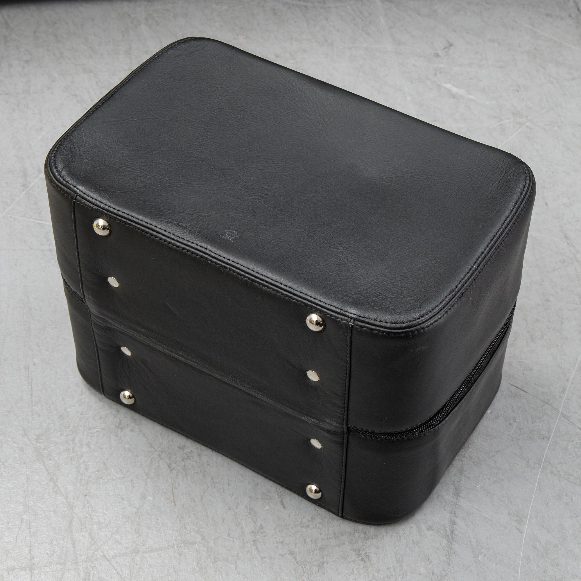 Five brack leather bags from Schedoni, Italy. For Ferrari 456.