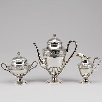 KAFFESERVIS, 3 delar, silver, empirestil, C.G. Hallberg, Stockholm, 1889. Totalvikt ca1220g.