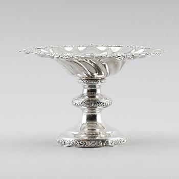 SKÅL PÅ FOT, silver, A Zethelius 1838. Vikt ca 373 g.