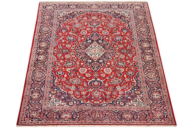 A KAshan rug, a. 214 x 139 cm.